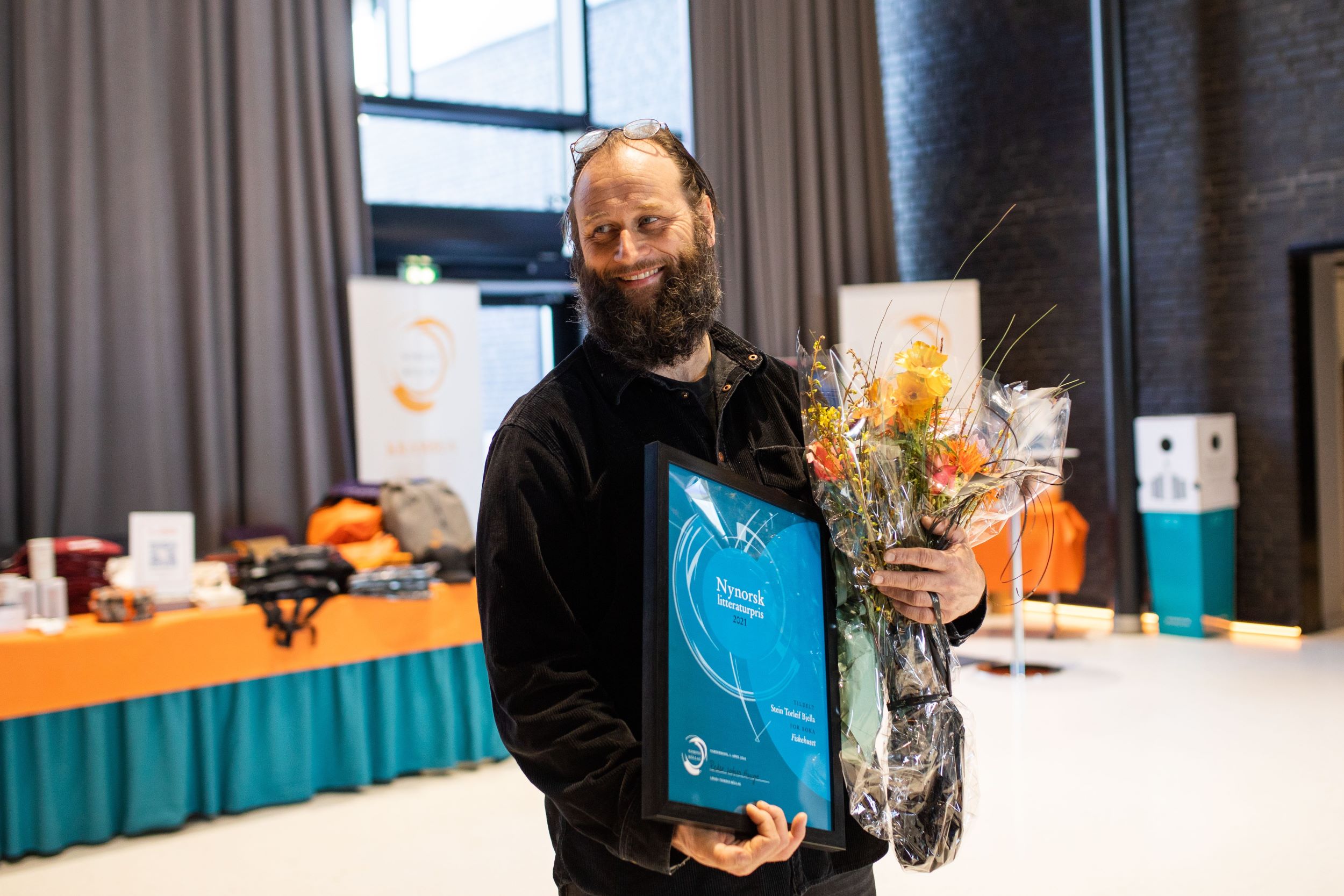 Stein  Torleif  Bjella  får  Nynorsk  litteraturpris  2021