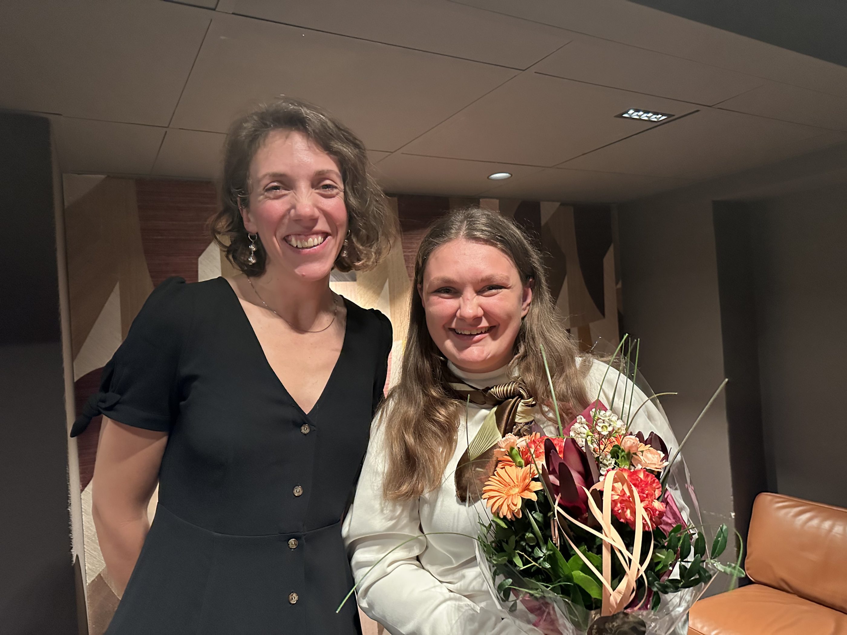 Kornelia og Live Nynorskstipend  til  Kornelia  Melsæter